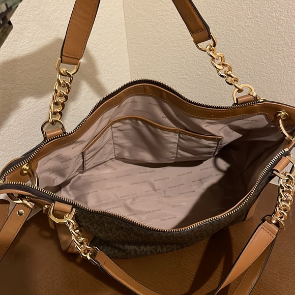 Michael kors stanthorpe tote with gorgeous gold hardware - Picture 3 of 6